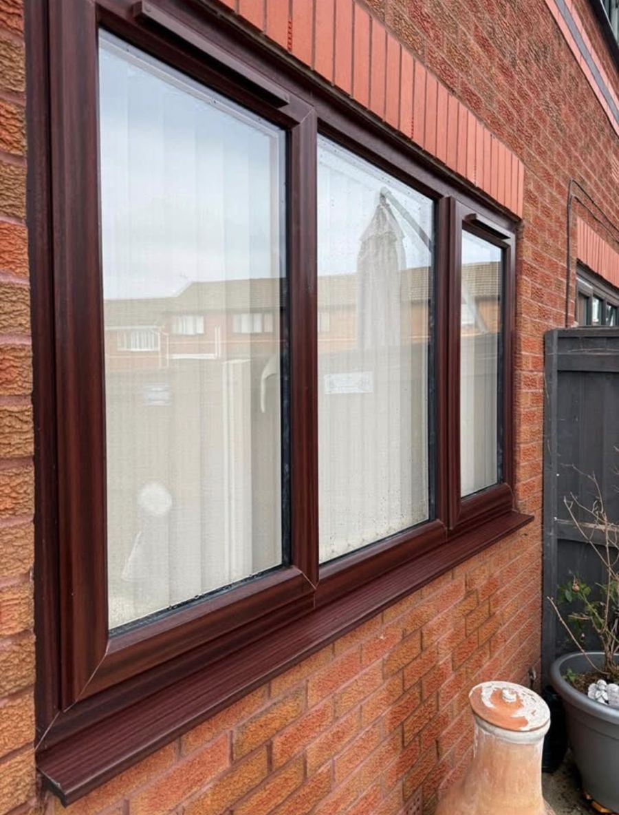 The same window with clean frames and sill after cleaning